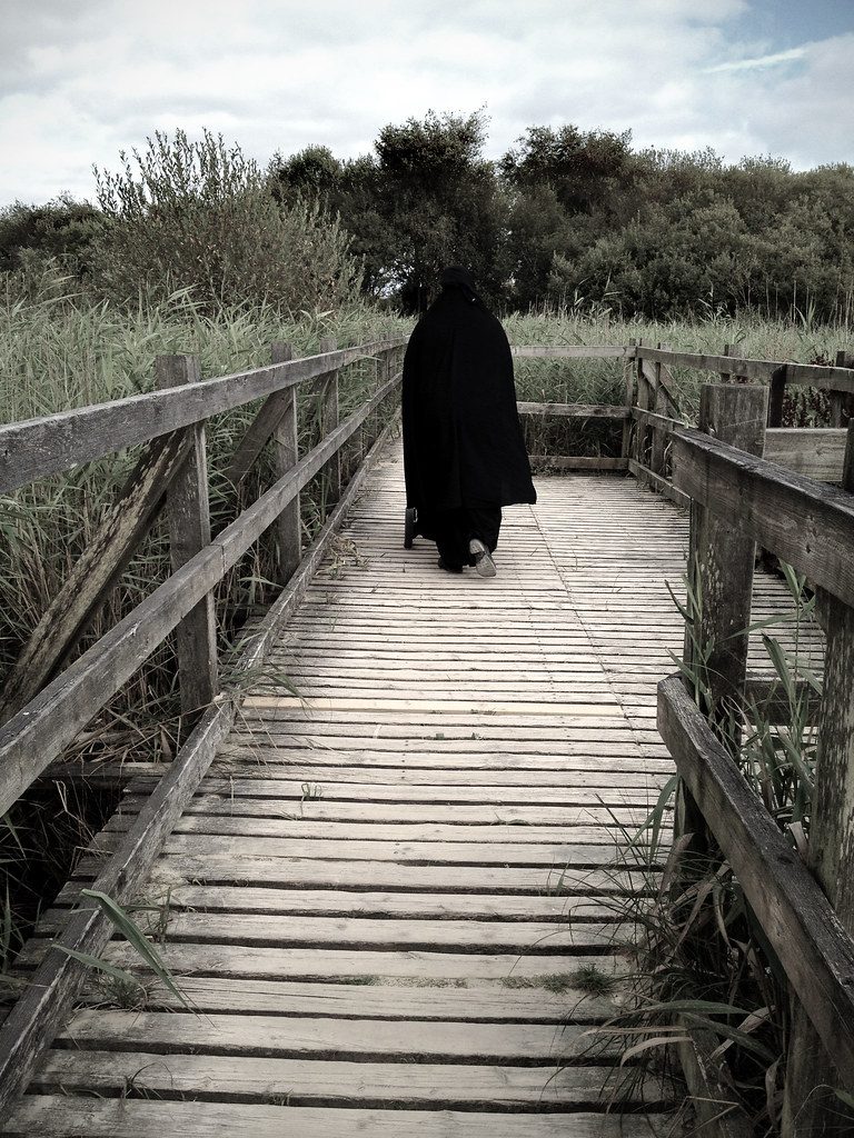 Abaya Dubaï brodée main — Noir élégant
